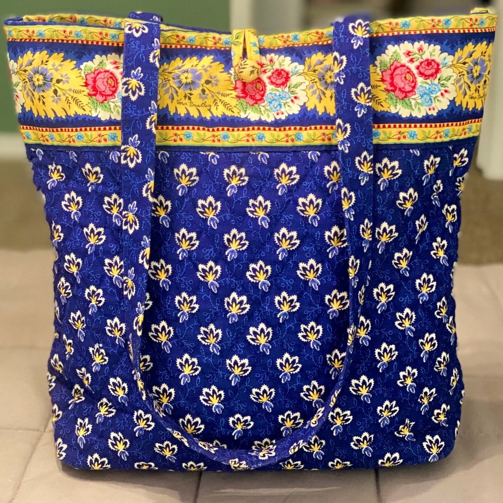 VERA BRADLEY TOTE IN MAISON BLUE PATTERN - EXCELLENT CONDTION